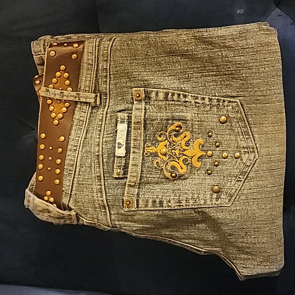 Flare leg jean w/belt